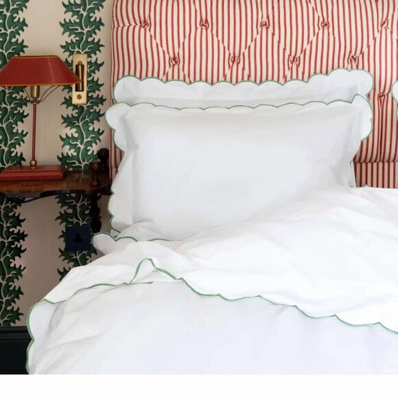 Hotel Scalloped Edge White Queen Duvet Cover and 2 Pillow Shams - Picture 5 of 6